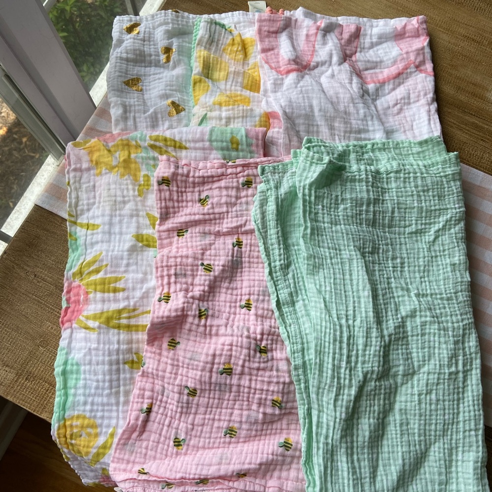 Baby blankets/swaddles